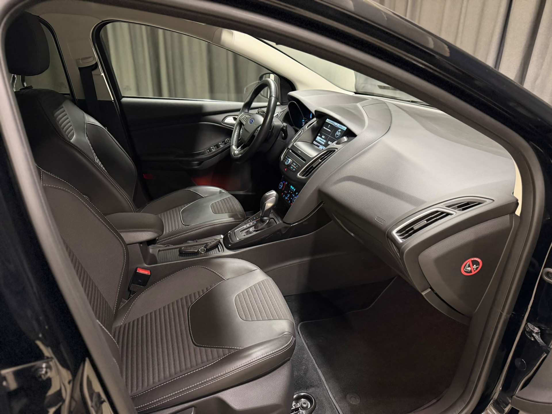 FORD Focus 1.5 SCTi Titanium X Automatic-image-11
