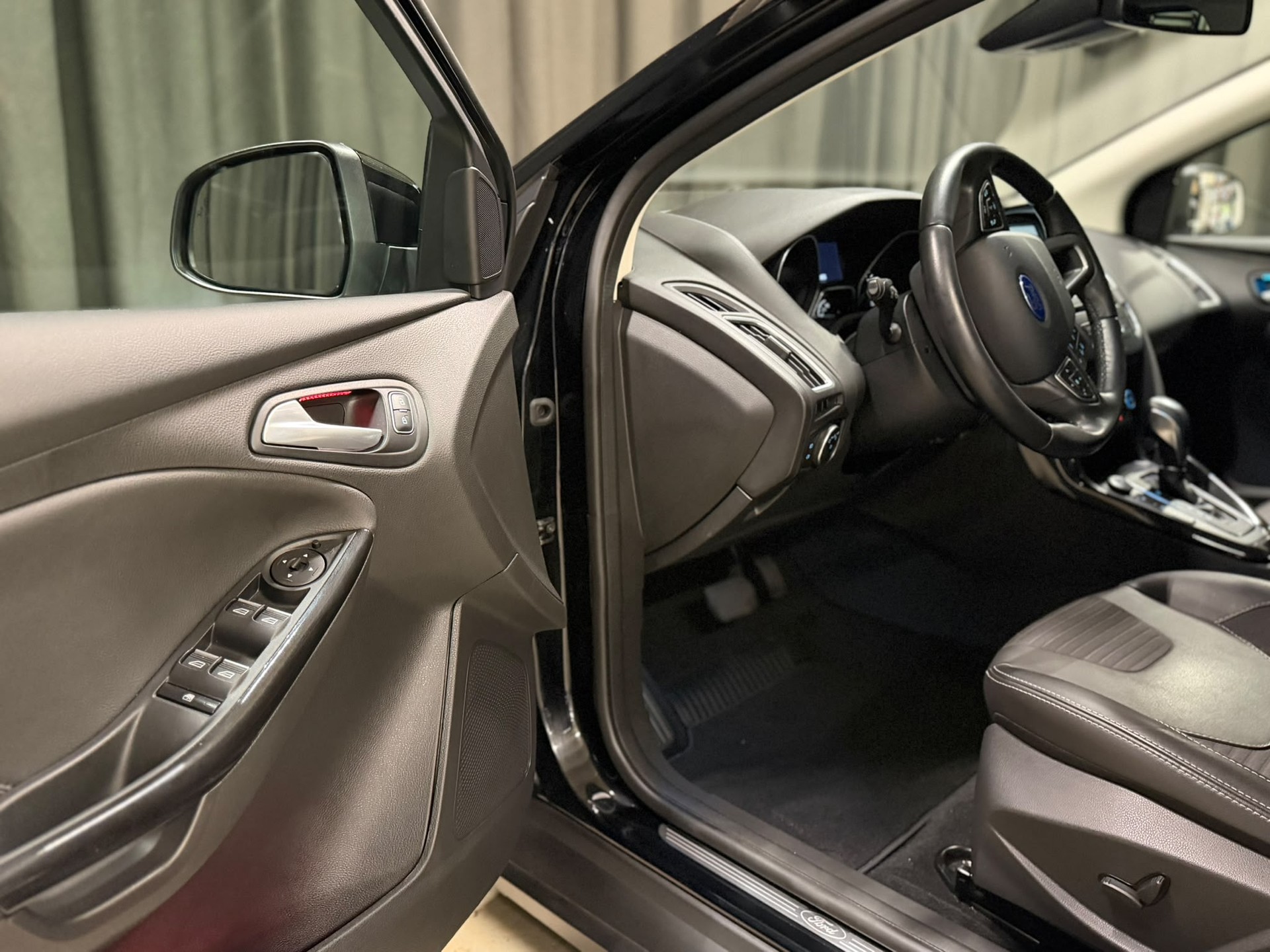 FORD Focus 1.5 SCTi Titanium X Automatic-image-8