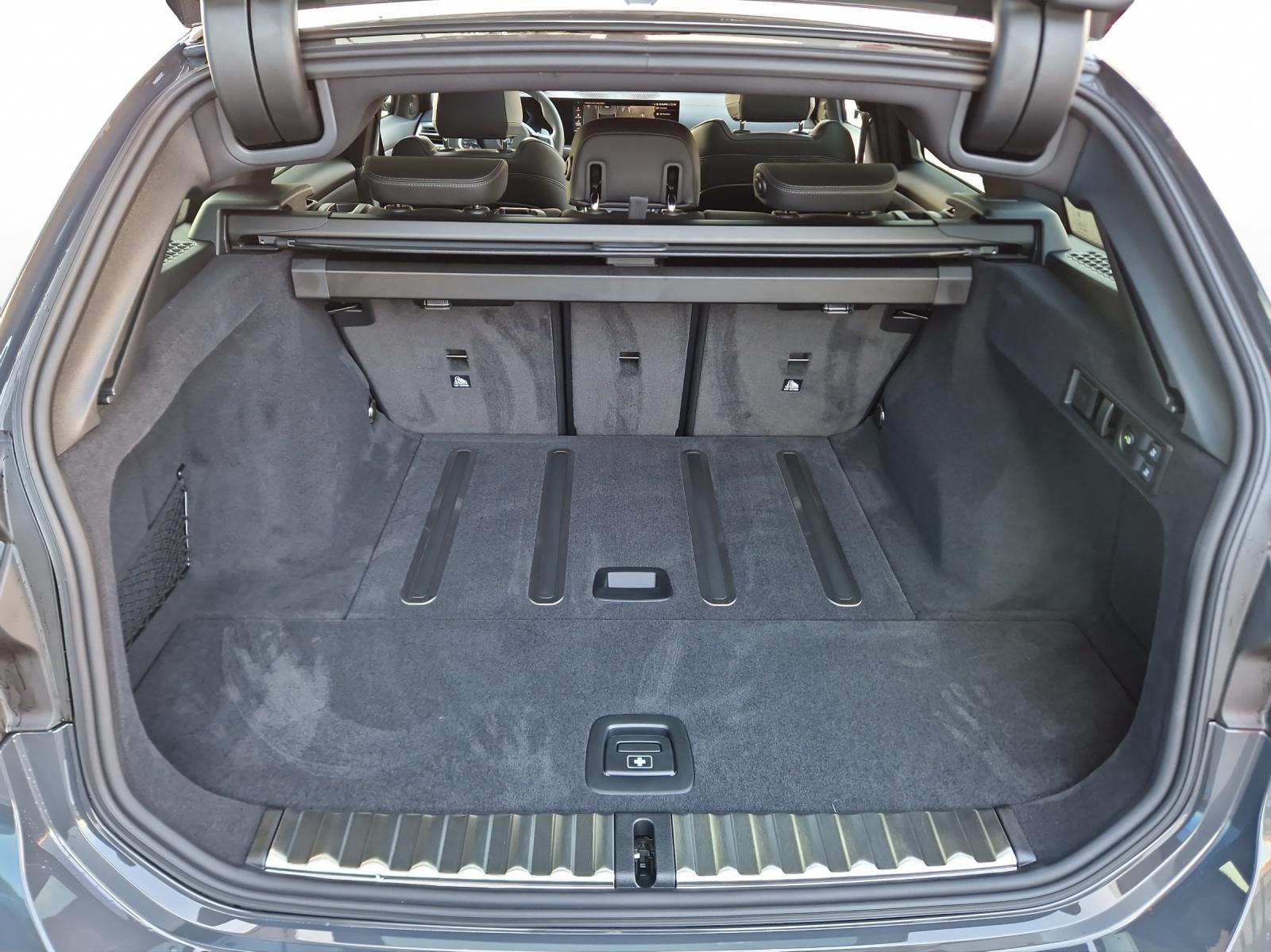 BMW 330d xDrive Touring M Sport Pro-image-19