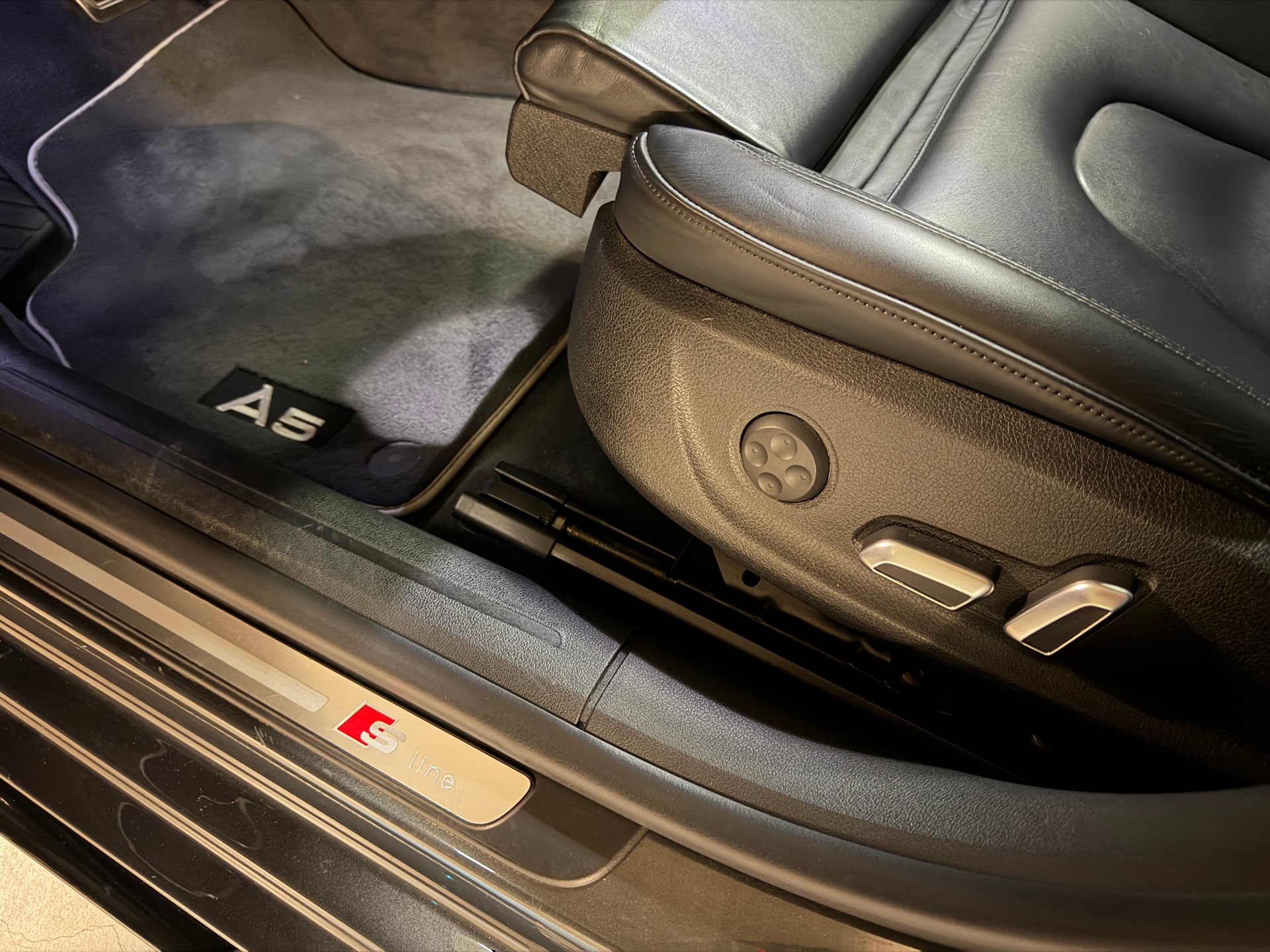 AUDI A5 Sportback 3.0 TDI clean diesel quattro S-tronic / Frisch MFK / RS5 Look / Leder / Led / Multimedia / Kamera / Toterwinkel /-image-31