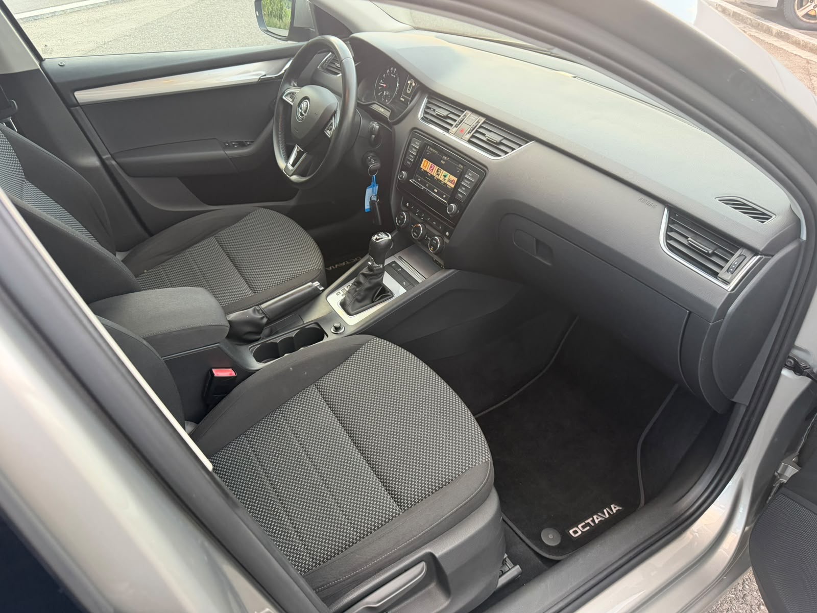 SKODA Octavia Combi 2.0 TDI Fresh DSG-image-7