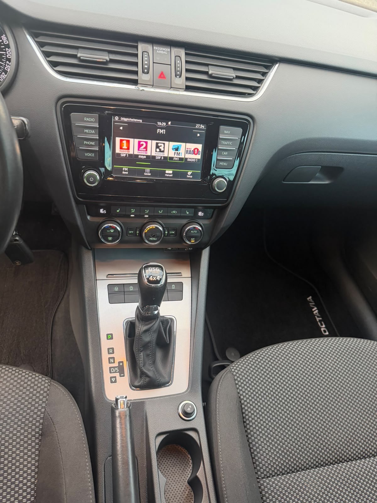 SKODA Octavia Combi 2.0 TDI Fresh DSG-image-8