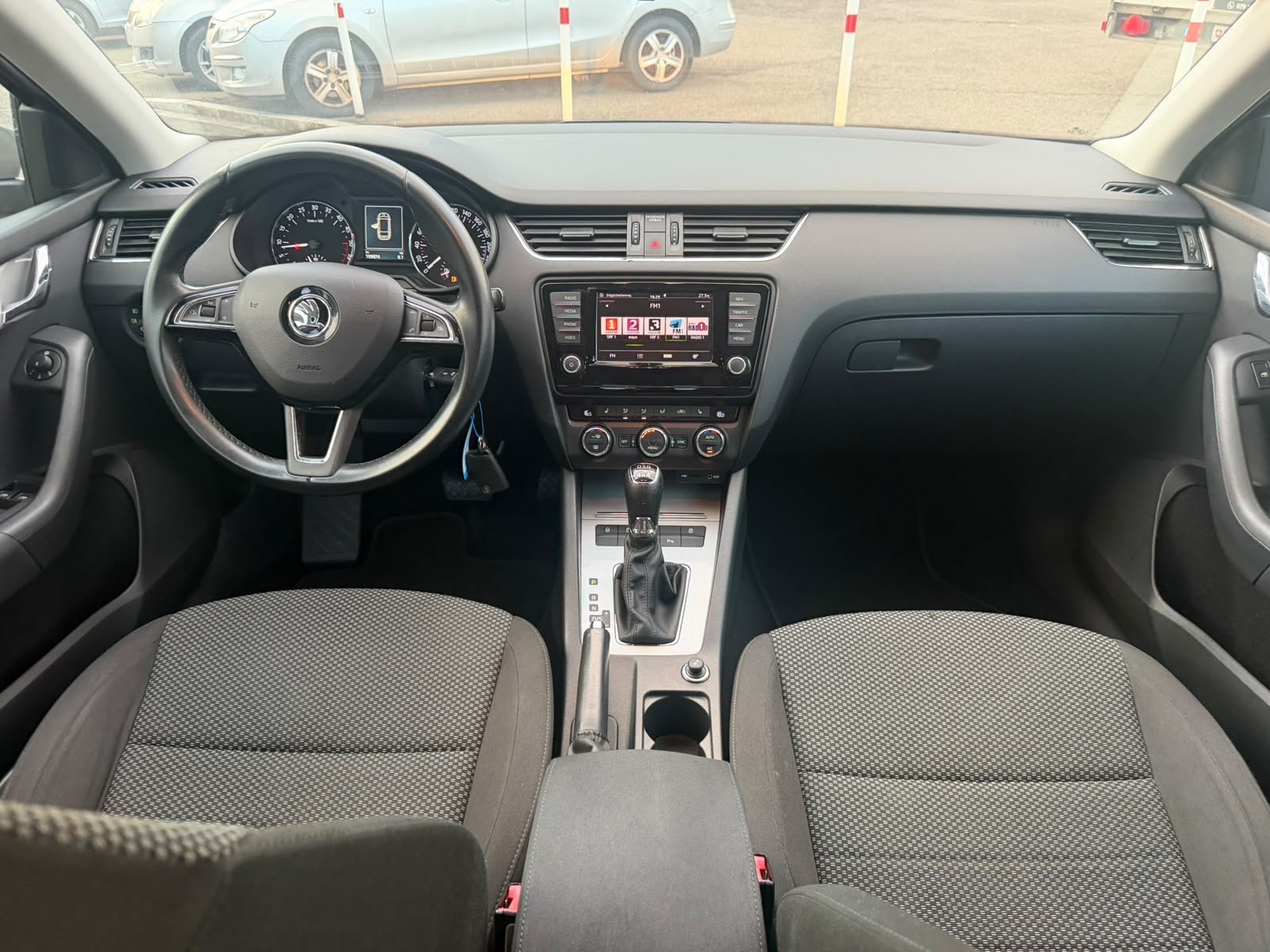 SKODA Octavia Combi 2.0 TDI Fresh DSG-image-5