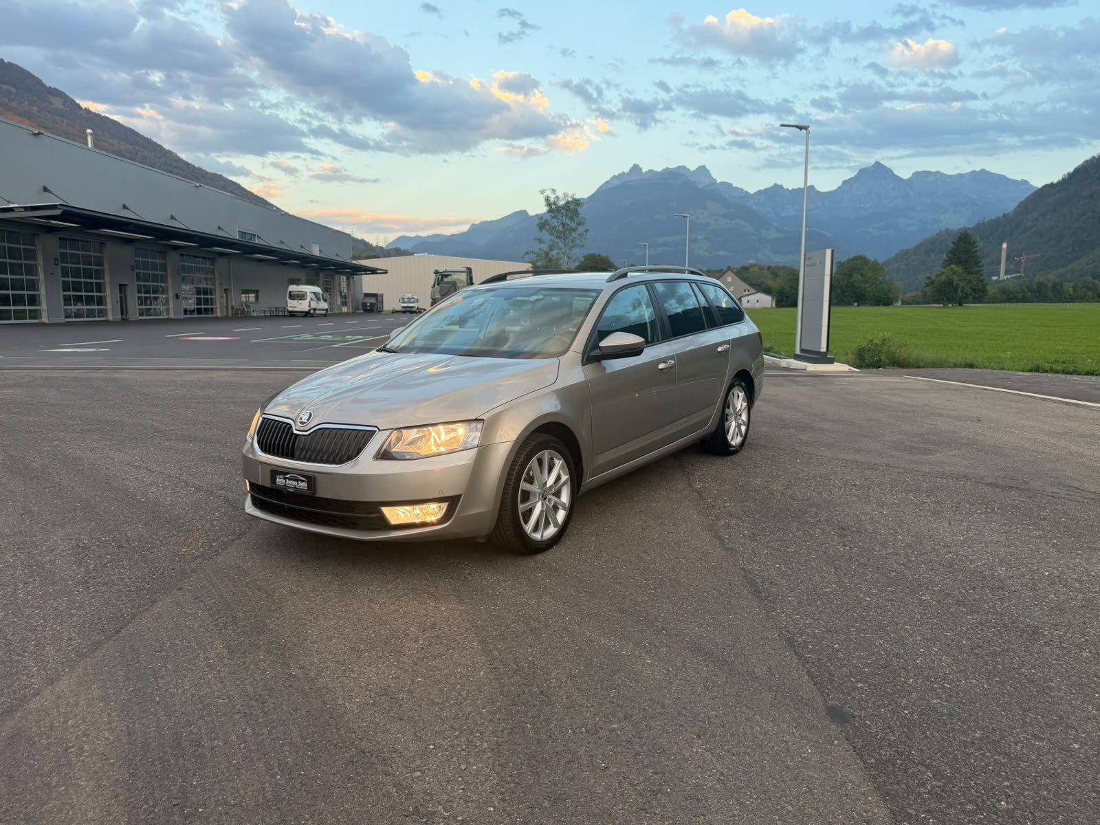SKODA Octavia Combi 2.0 TDI Fresh DSG-image-0
