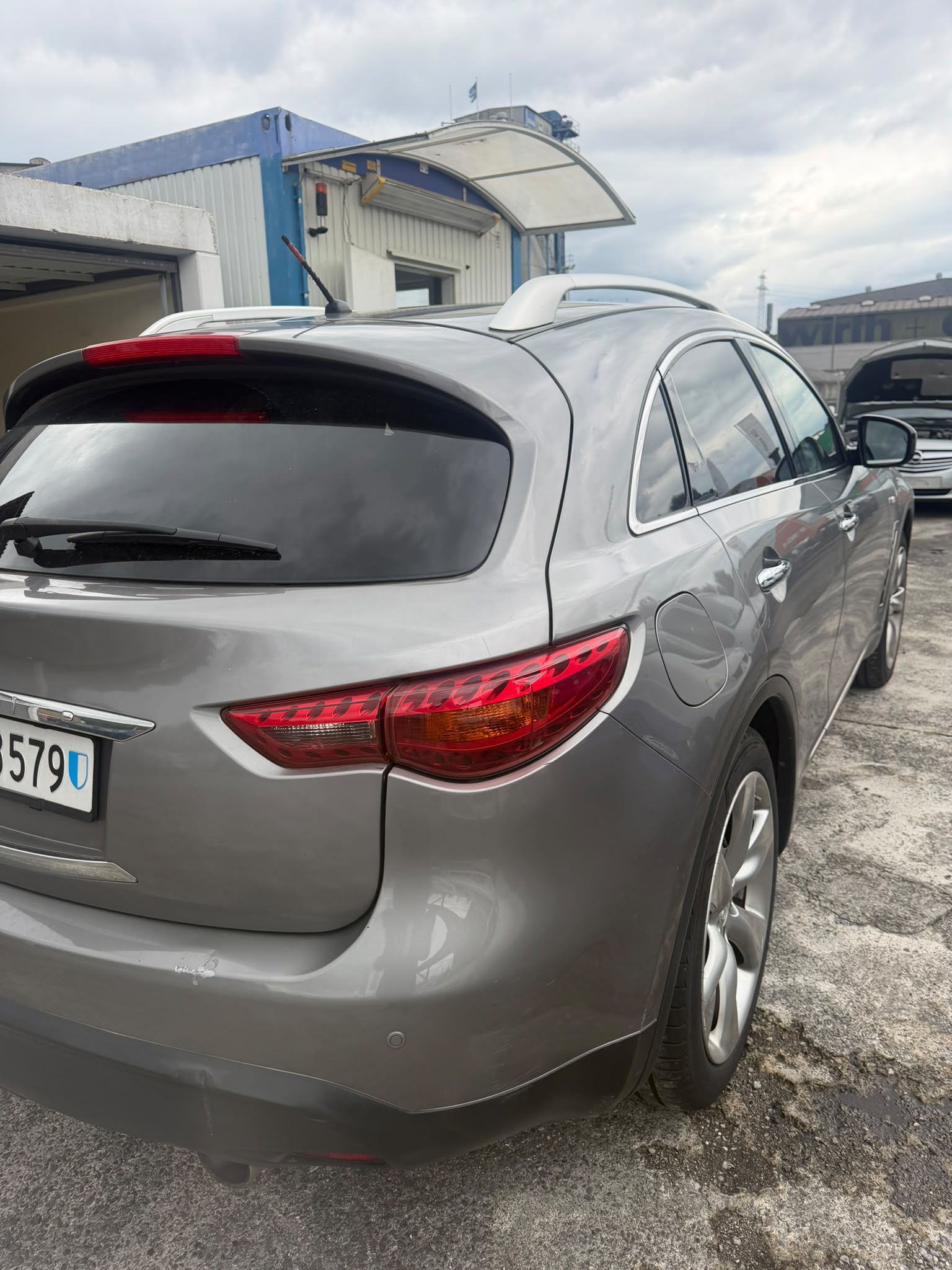 INFINITI FX30d GT AWD Automatic-image-3