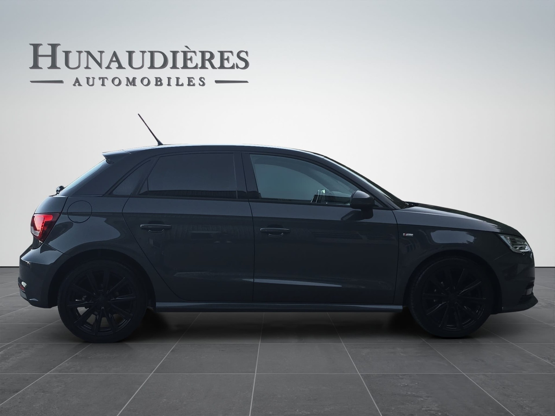 AUDI A1 Sportback 1.0 TFSI Design S-tronic-image-7