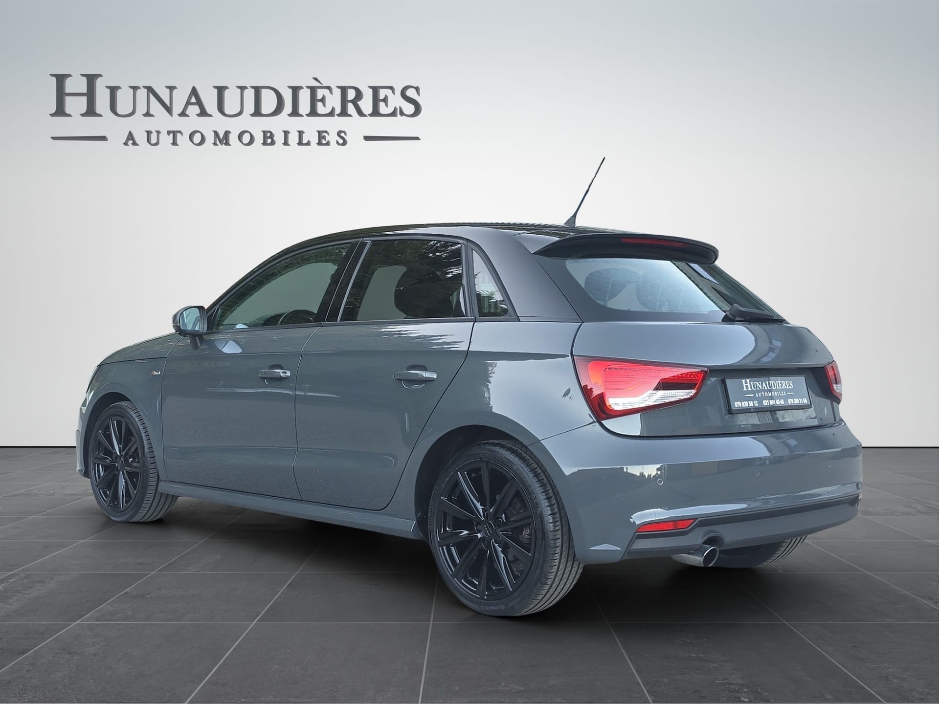 AUDI A1 Sportback 1.0 TFSI Design S-tronic-image-3