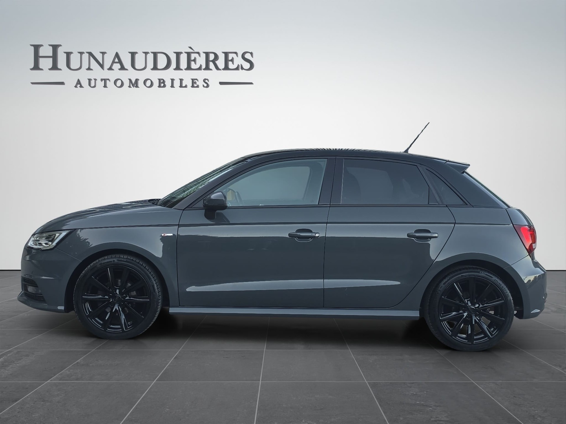 AUDI A1 Sportback 1.0 TFSI Design S-tronic-image-6