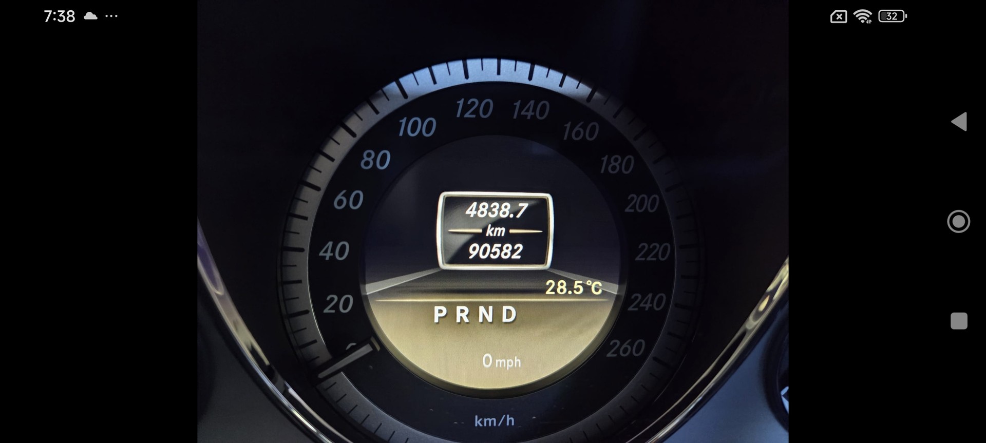 MERCEDES-BENZ E 200 CGI BlueEfficiency Avantgarde 7G-Tronic-image-11