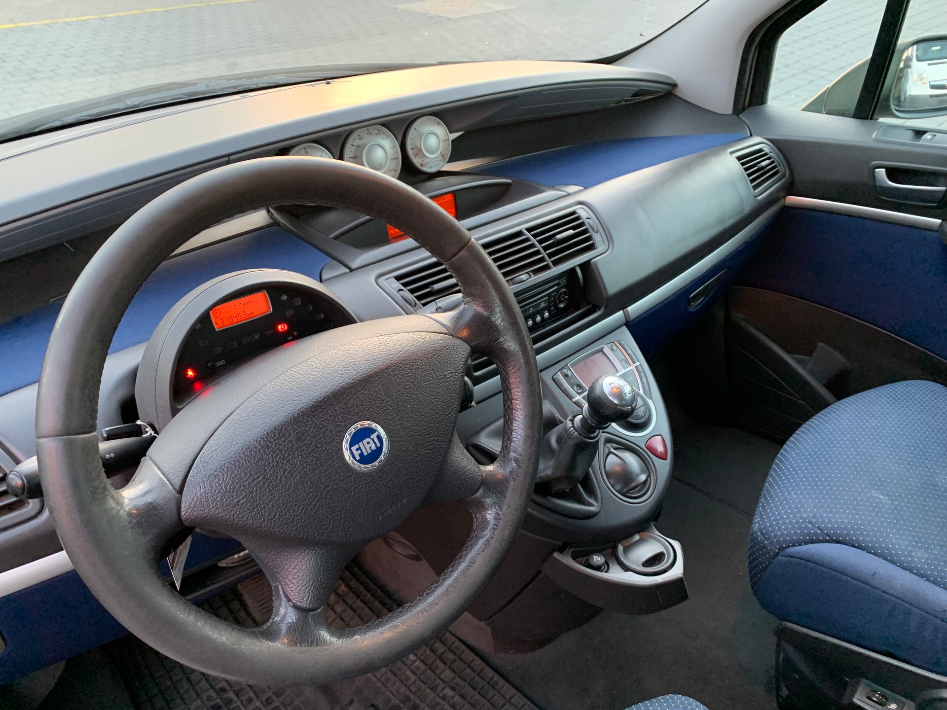 FIAT Ulysse 2.0 16V JTD Swiss Edition-image-7