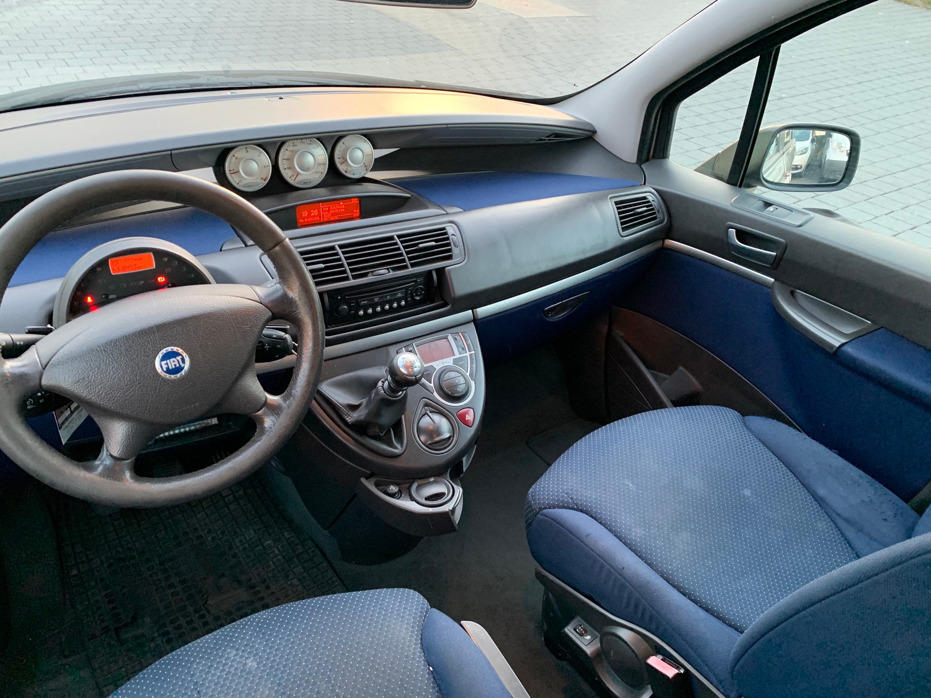 FIAT Ulysse 2.0 16V JTD Swiss Edition-image-6