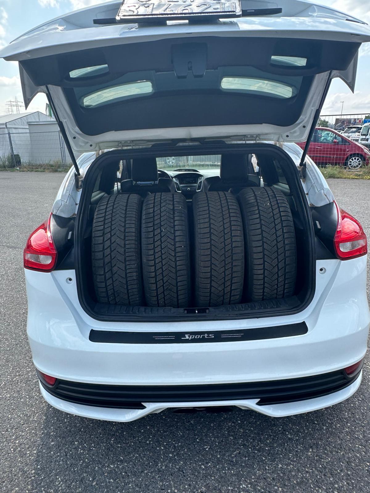 FORD Focus 2.0 SCTi ST3-image-11