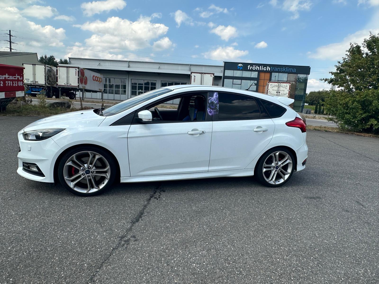 FORD Focus 2.0 SCTi ST3-image-3