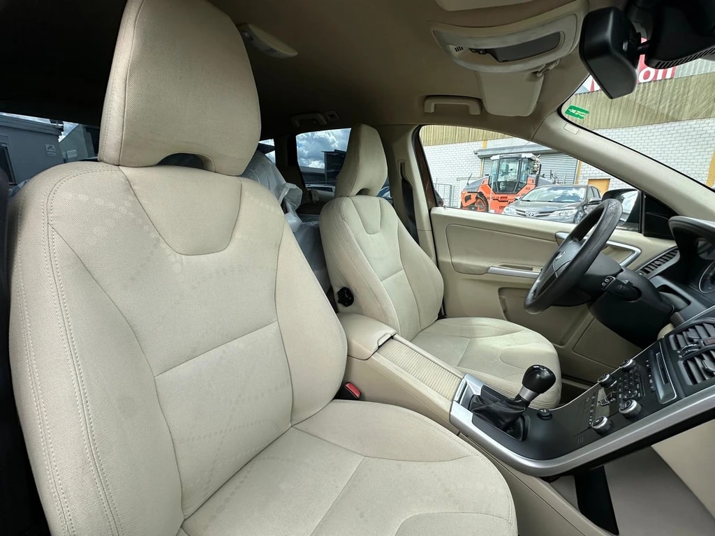 VOLVO XC60 2.4D AWD-image-8