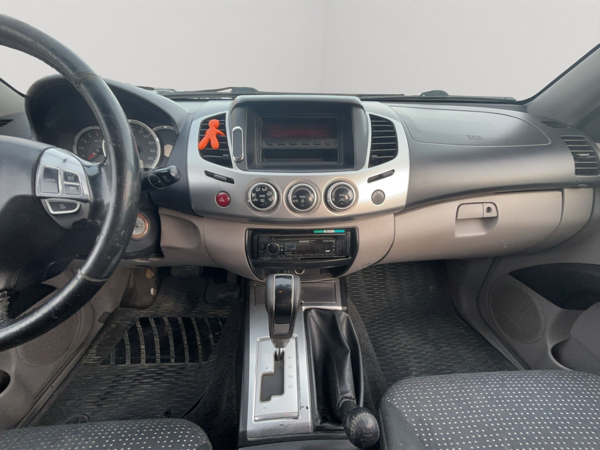 MITSUBISHI L 200 2.5 DID HP Jubilé 35 Double Cab A-image-13