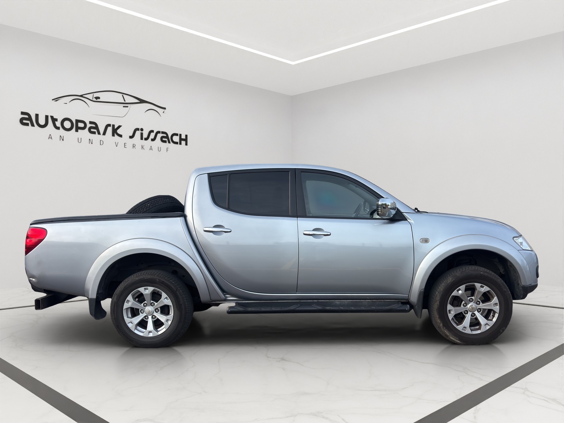 MITSUBISHI L 200 2.5 DID HP Jubilé 35 Double Cab A-image-3