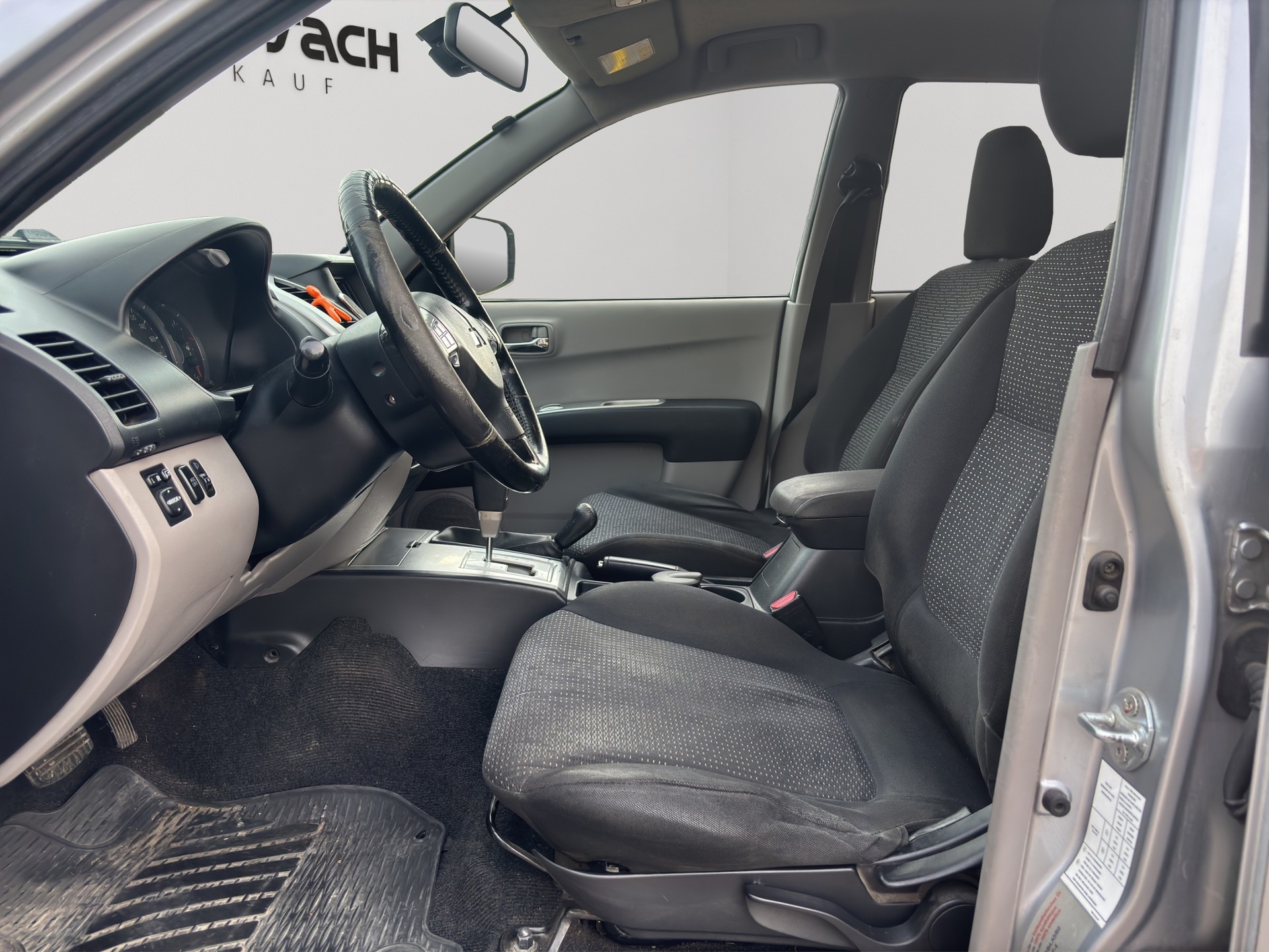 MITSUBISHI L 200 2.5 DID HP Jubilé 35 Double Cab A-image-7