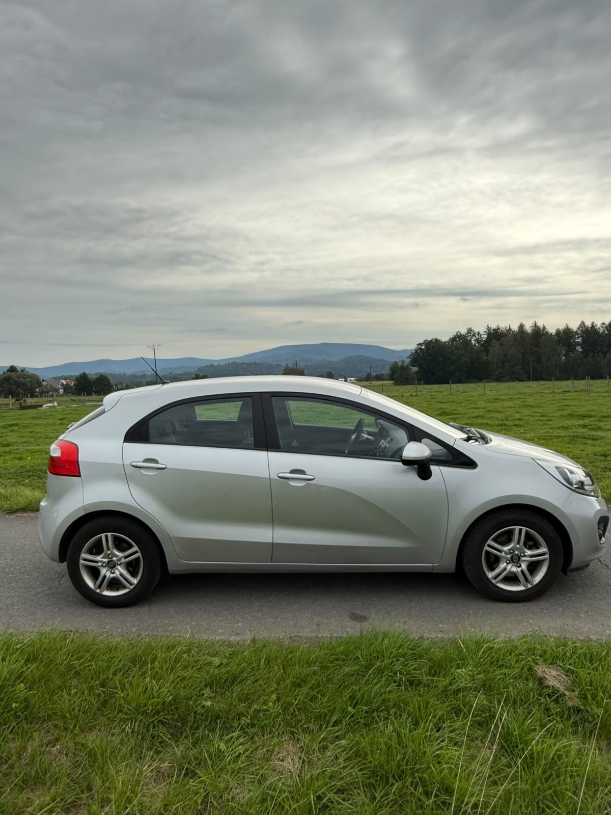 KIA Rio 1.4 CVVT Style Automatic-image-2