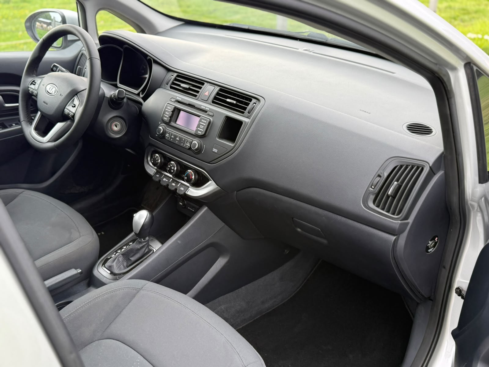 KIA Rio 1.4 CVVT Style Automatic-image-5
