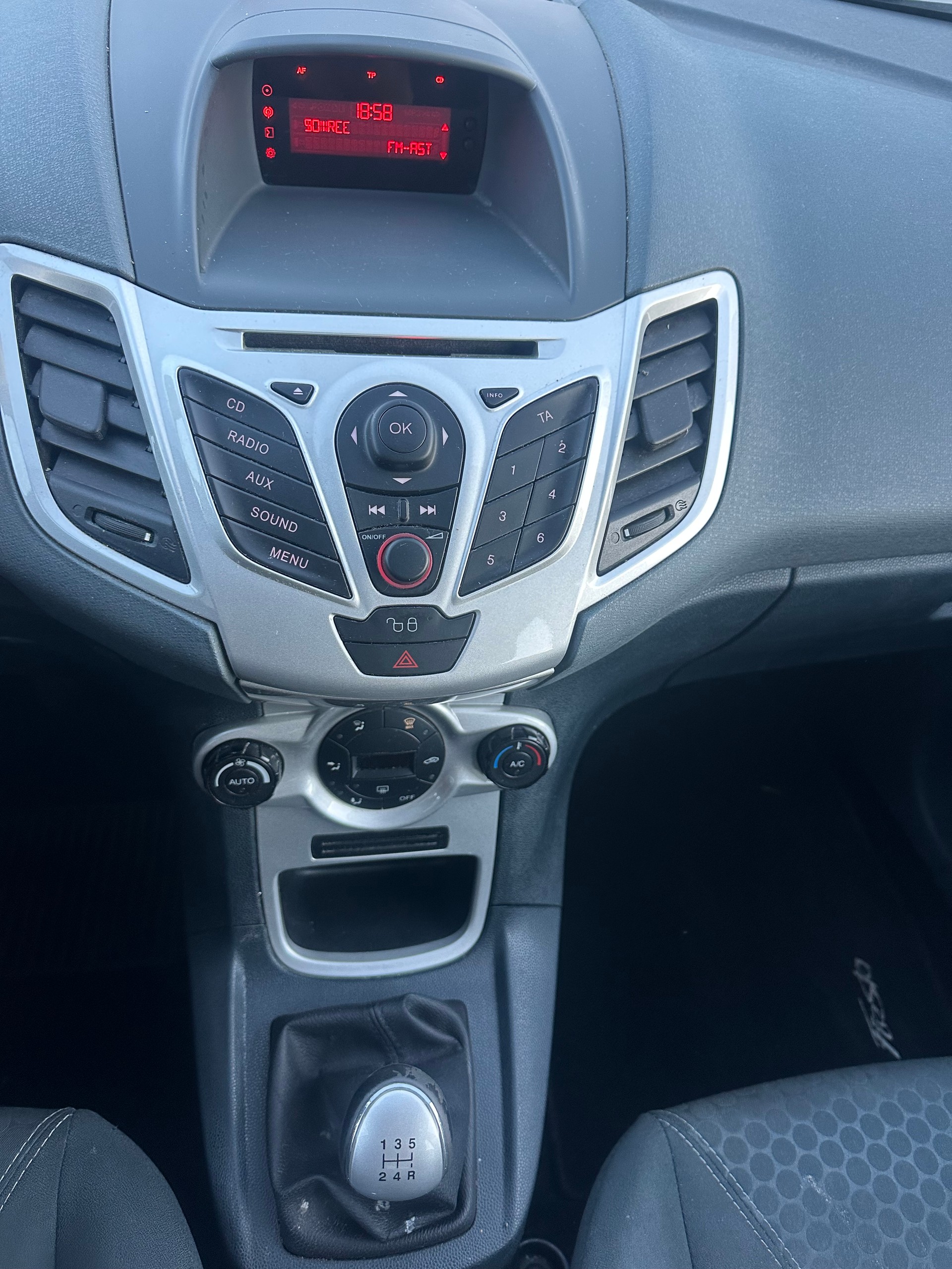 FORD Fiesta 1.4 16V Trend+-image-11