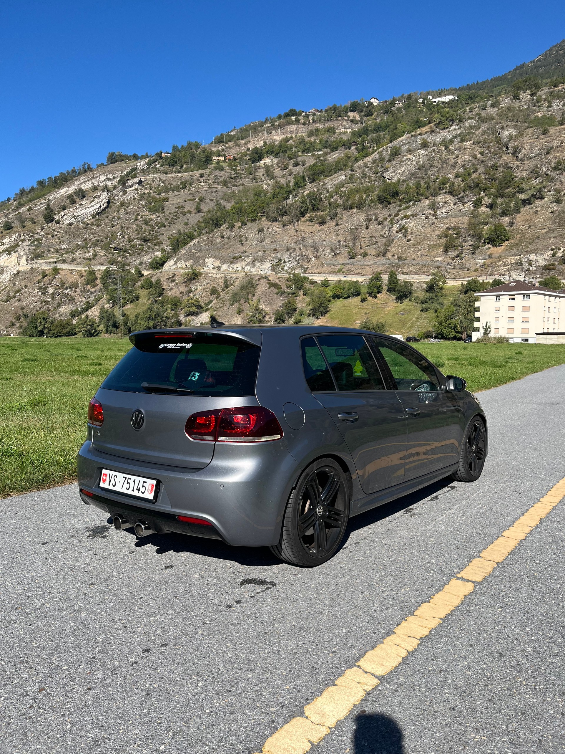 VW 2.0 TSI R DSG 4motion-image-2