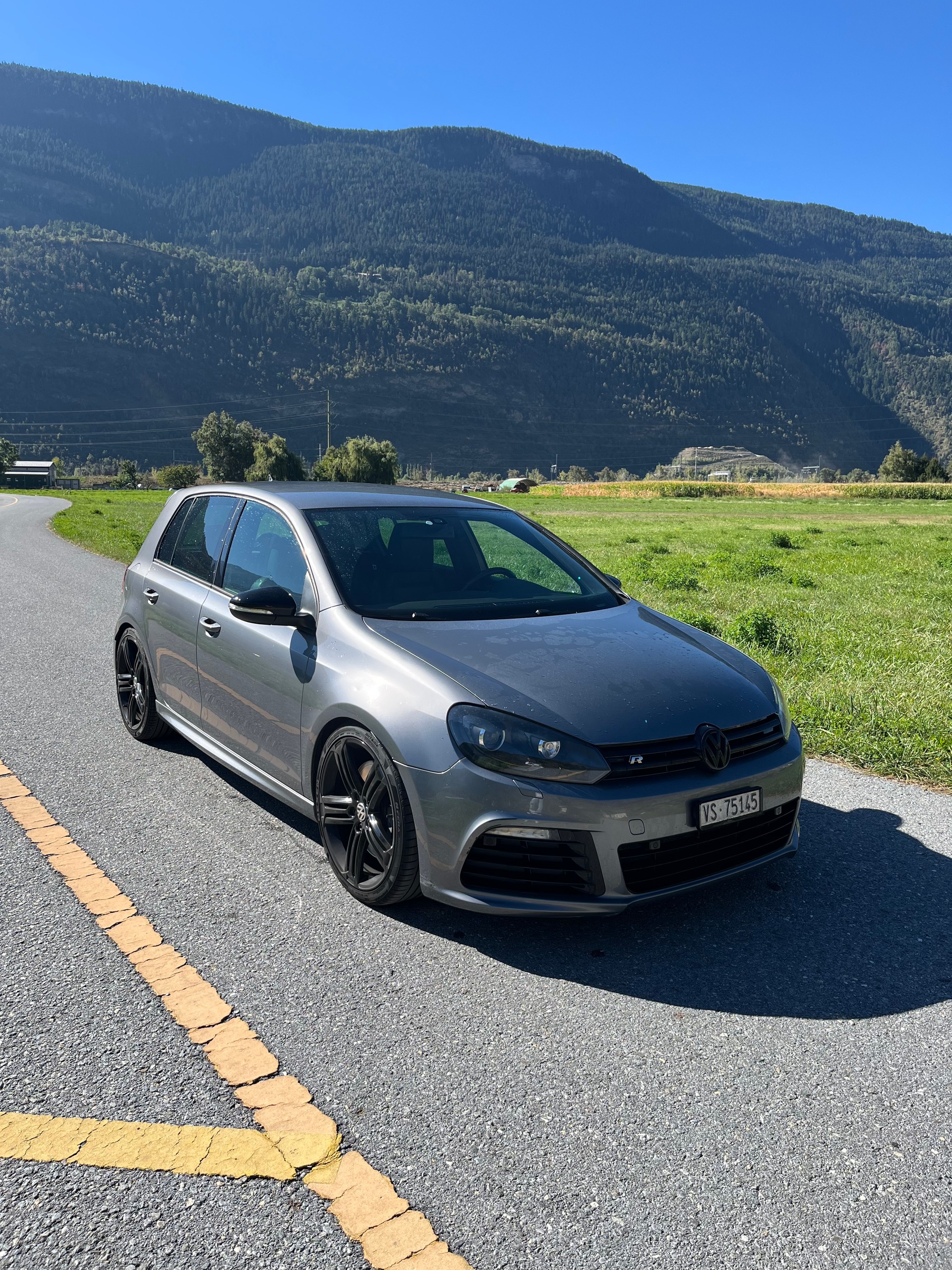 VW 2.0 TSI R DSG 4motion-image-0