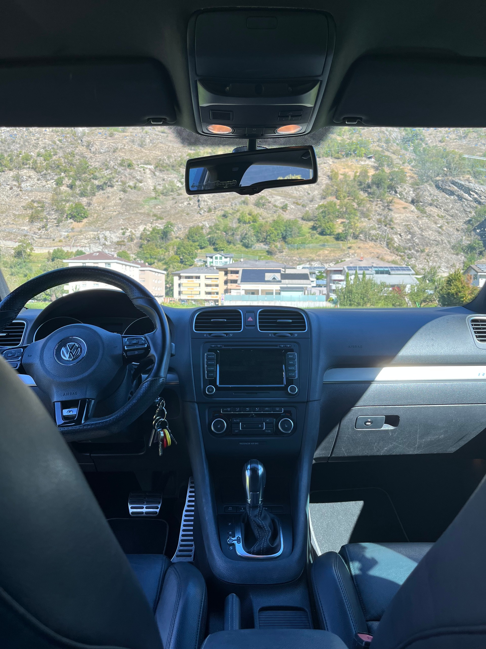 VW 2.0 TSI R DSG 4motion-image-5