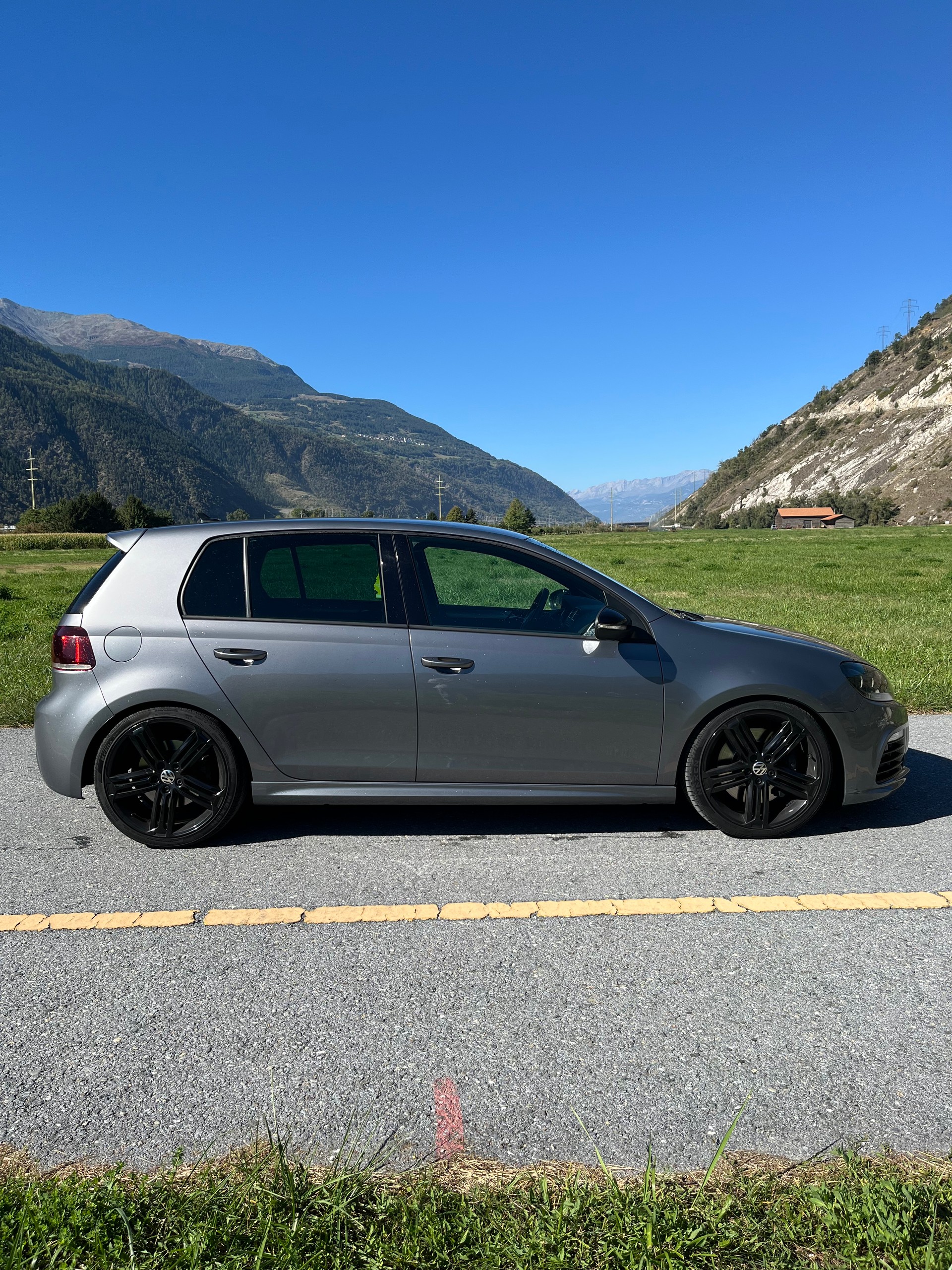 VW 2.0 TSI R DSG 4motion-image-1