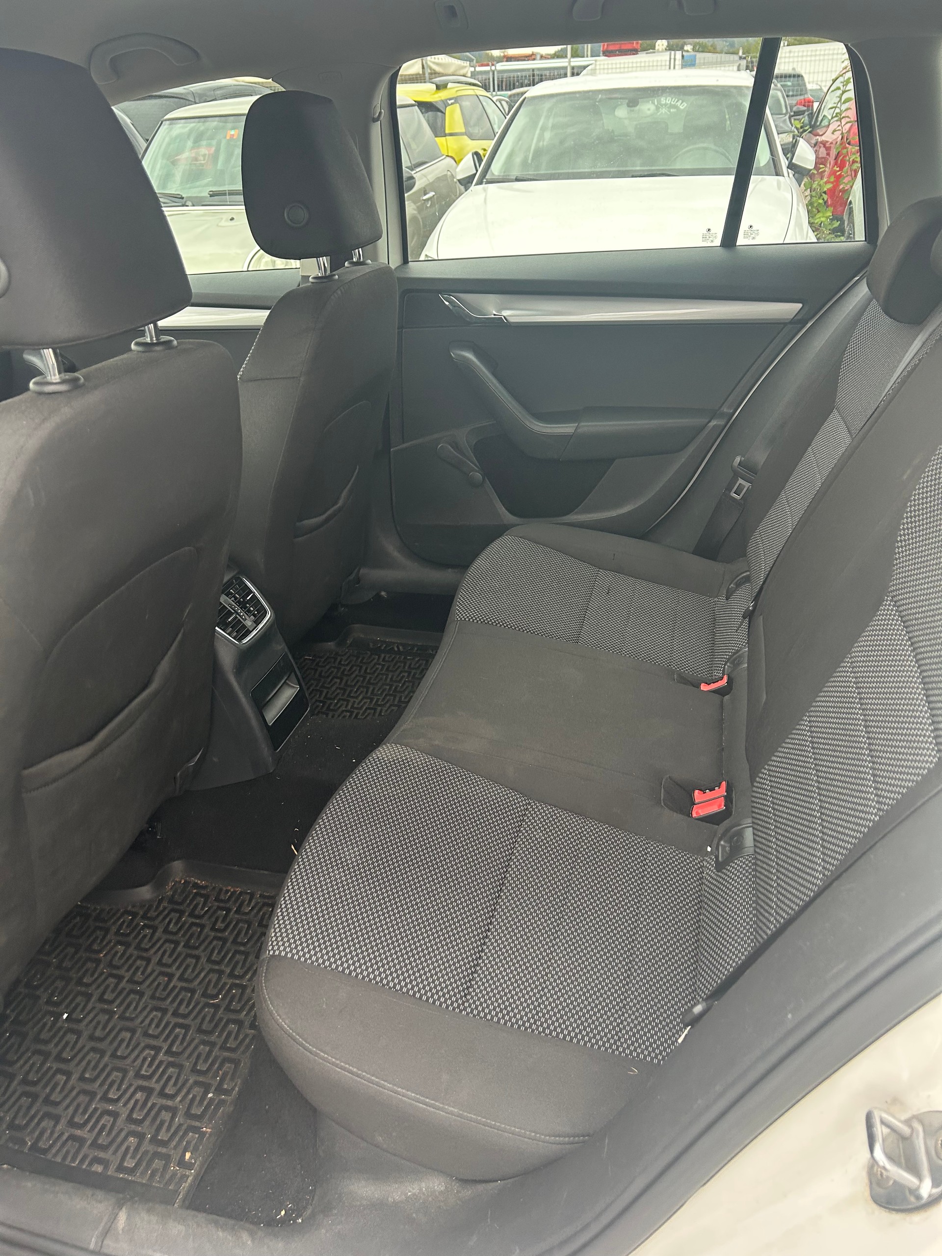 SKODA Octavia Combi 1.6 TDI Ambition 4x4-image-9