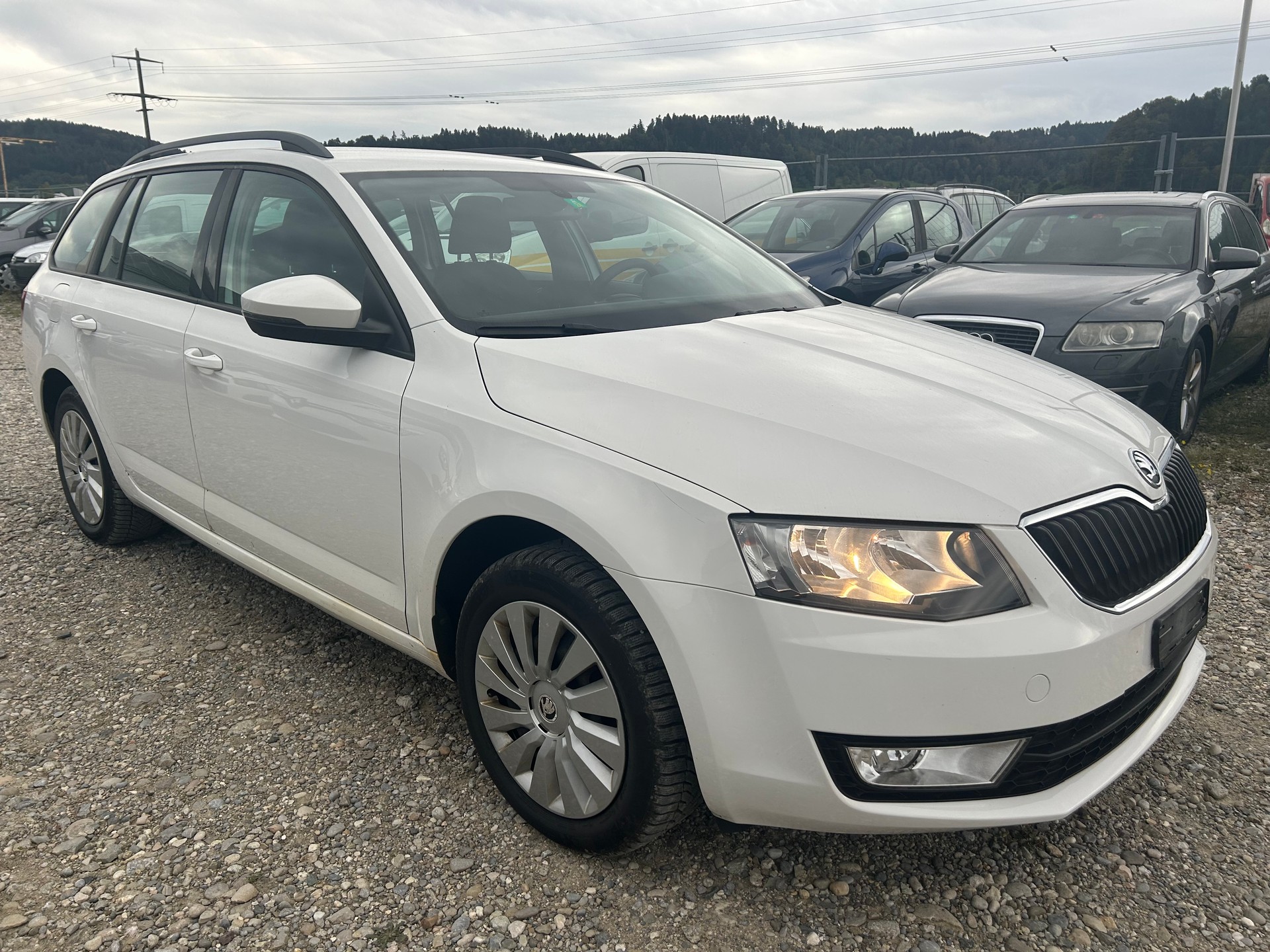 SKODA Octavia Combi 1.6 TDI Ambition 4x4-image-2