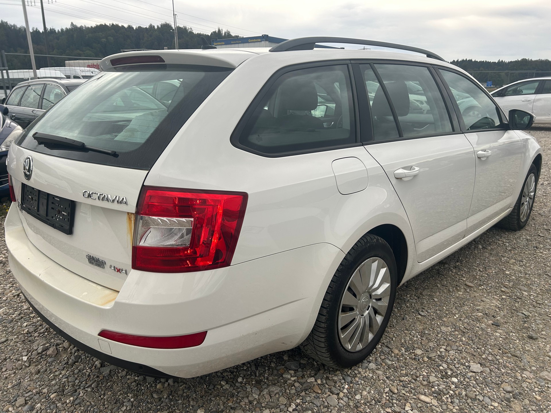 SKODA Octavia Combi 1.6 TDI Ambition 4x4-image-3