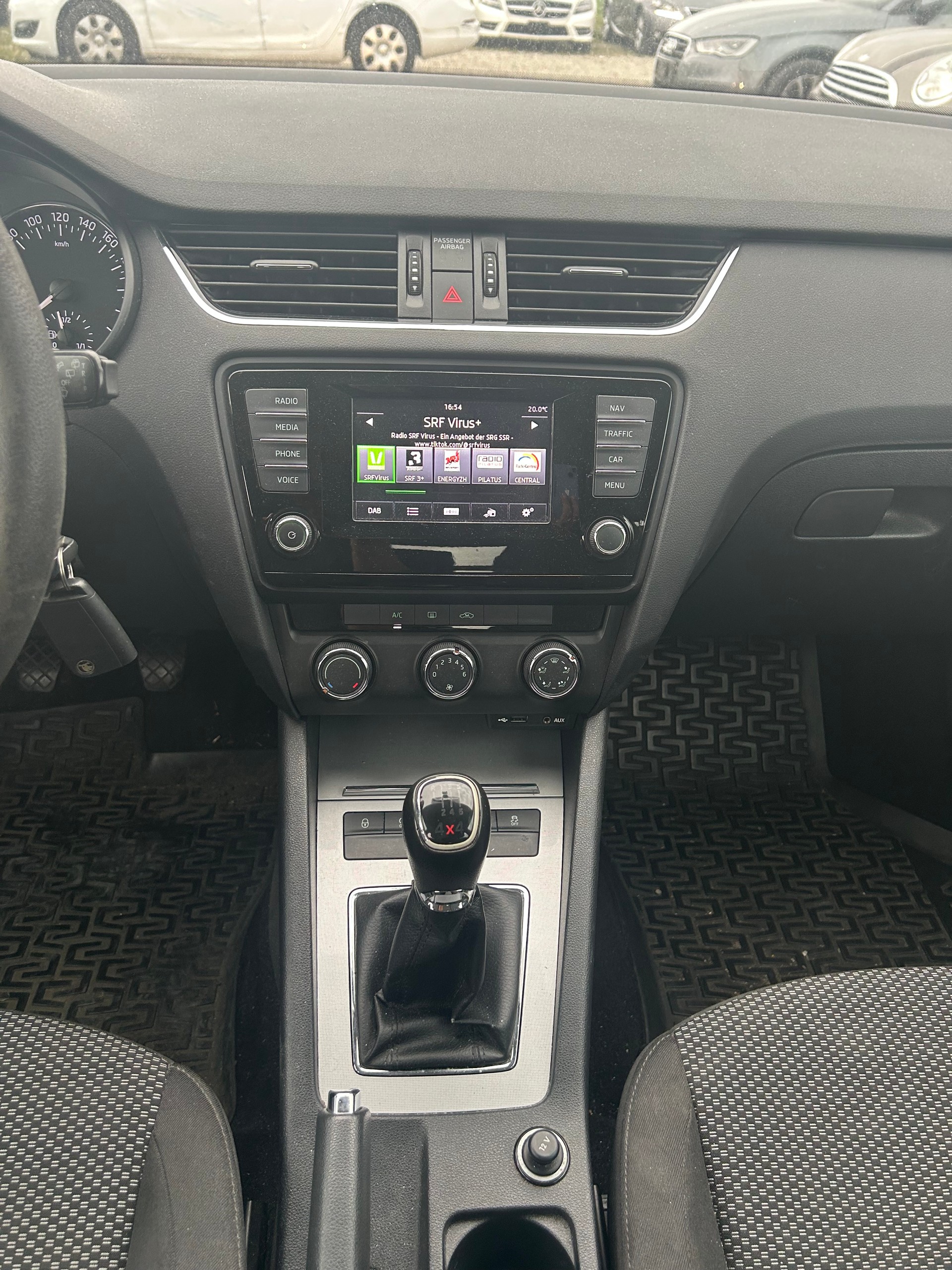 SKODA Octavia Combi 1.6 TDI Ambition 4x4-image-7