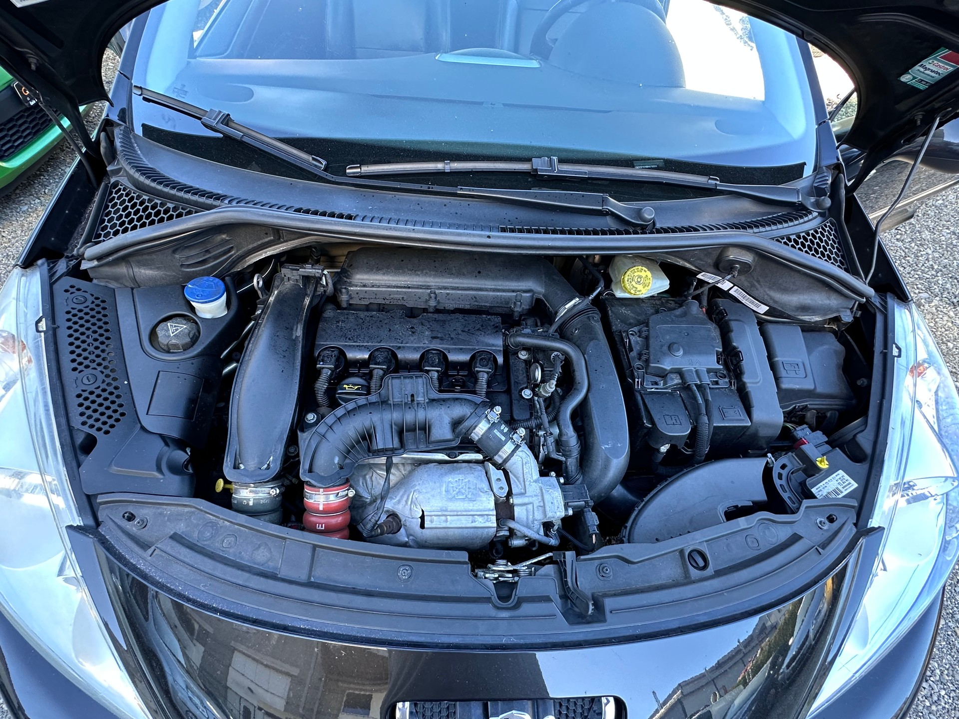 PEUGEOT 207 CC 1.6 16V Turbo Swiss Edition-image-13