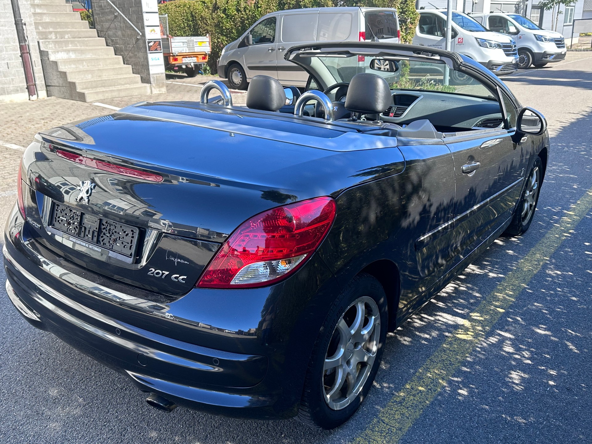 PEUGEOT 207 CC 1.6 16V Turbo Swiss Edition-image-3