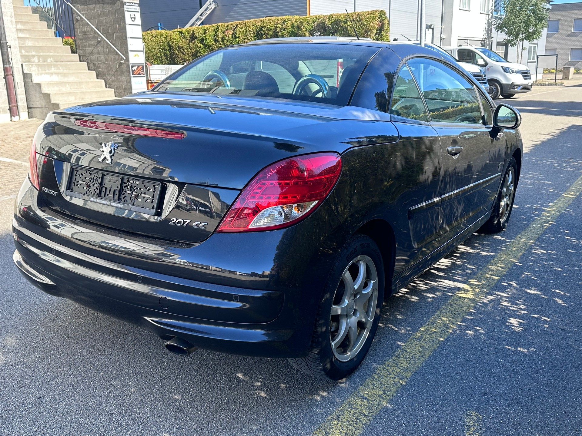 PEUGEOT 207 CC 1.6 16V Turbo Swiss Edition-image-7