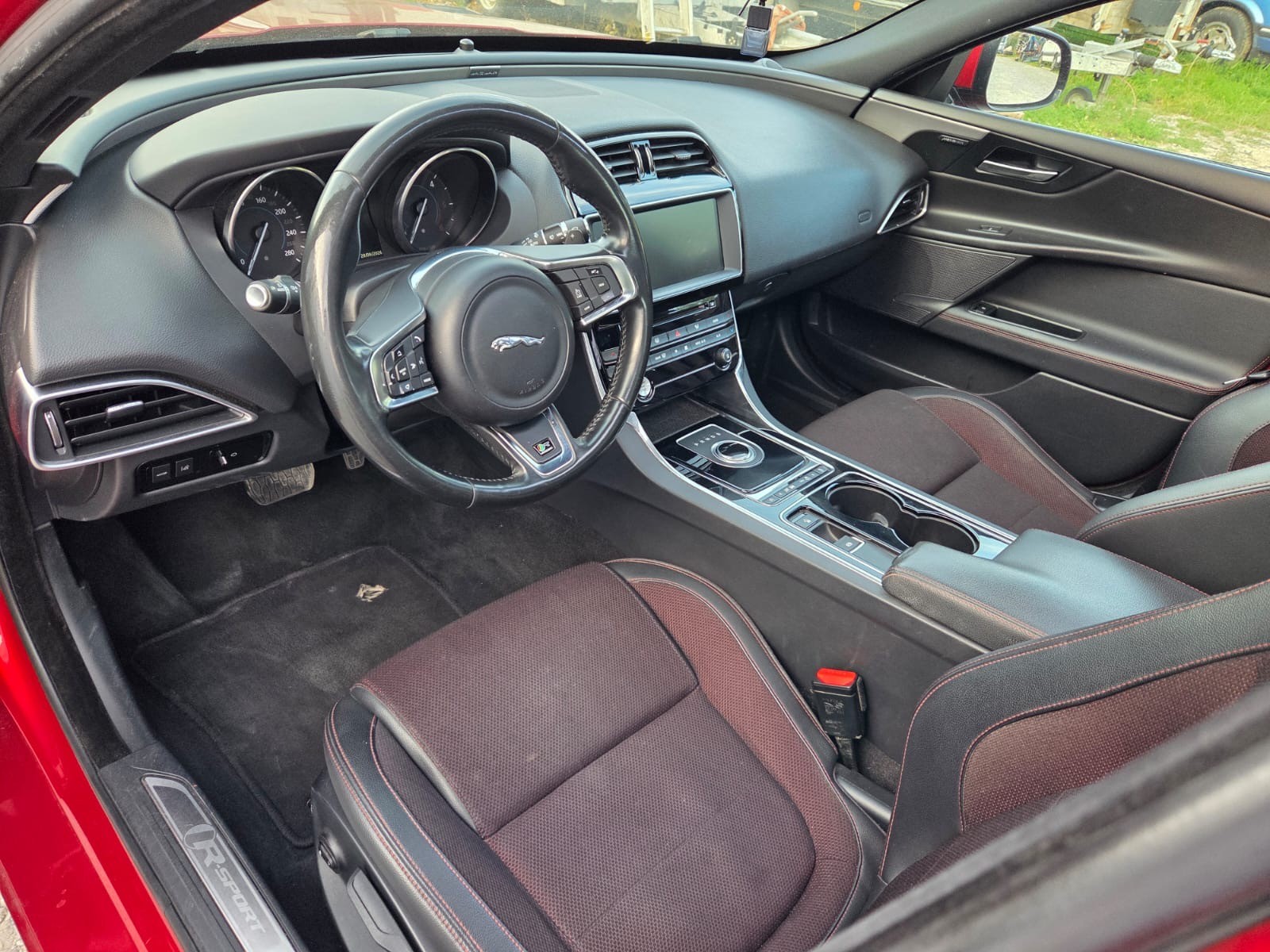 JAGUAR XE 20d R-Sport Automat-image-10