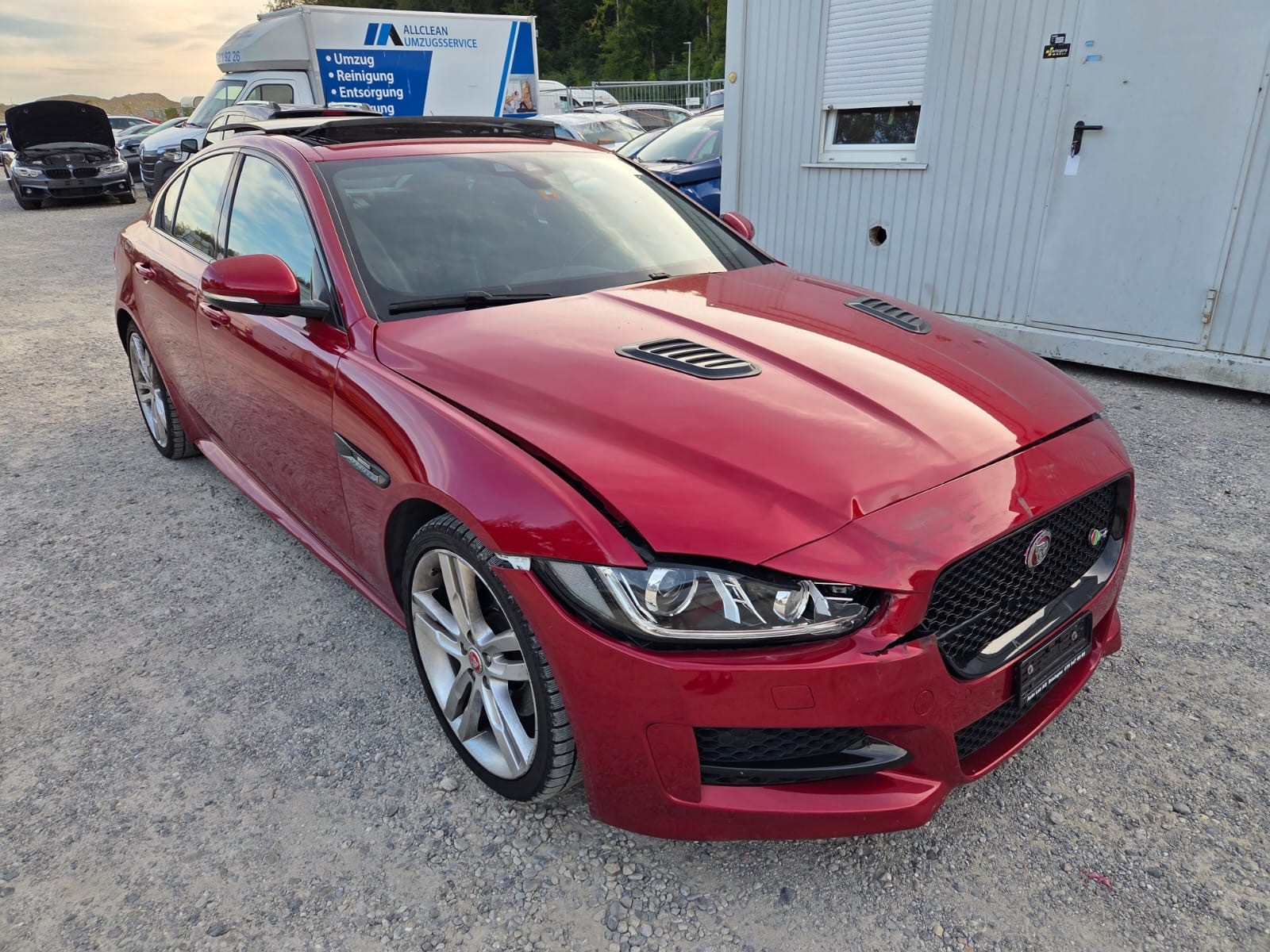 JAGUAR XE 20d R-Sport Automat-image-0