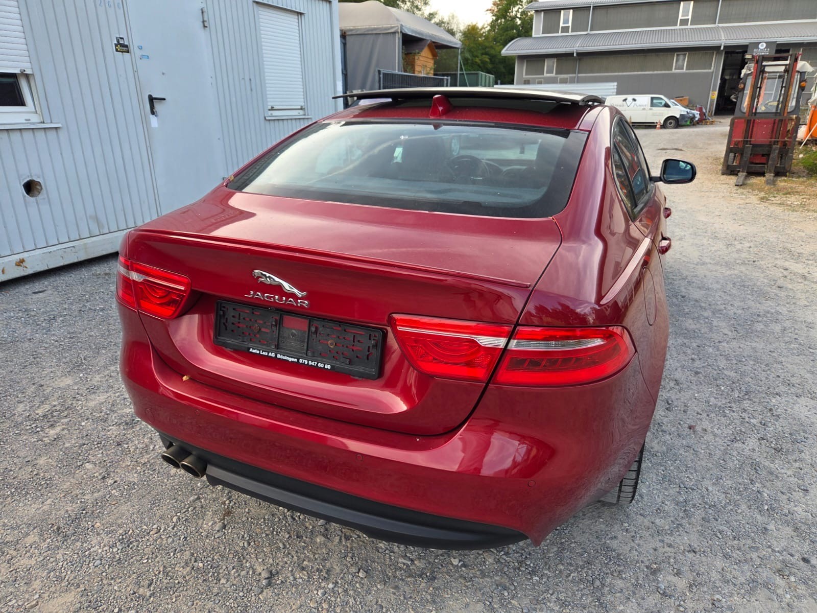 JAGUAR XE 20d R-Sport Automat-image-9