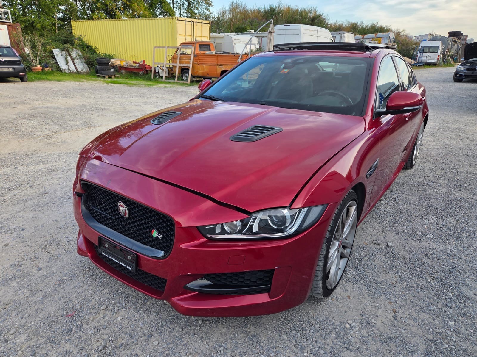 JAGUAR XE 20d R-Sport Automat-image-1