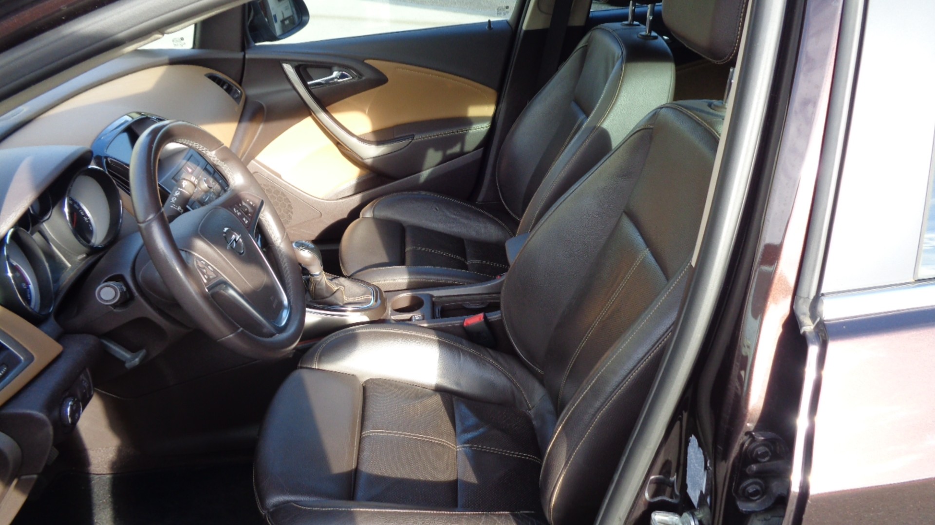 OPEL Astra SportsTourer 1.6i 16V Turbo Cosmo-image-8