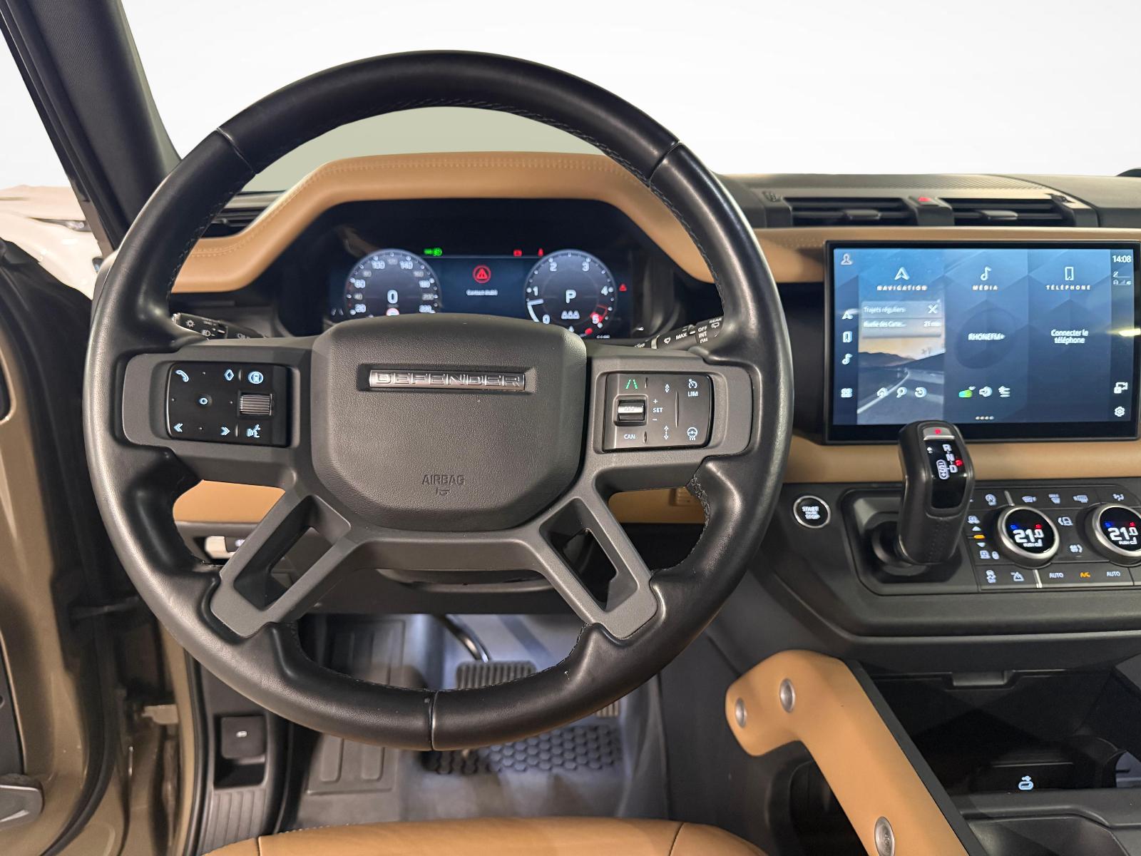 LAND ROVER Defender 90 3.0 D I6 250 X-Dynamic SE-image-15