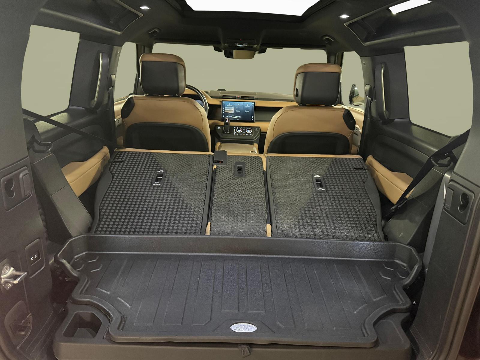LAND ROVER Defender 90 3.0 D I6 250 X-Dynamic SE-image-12