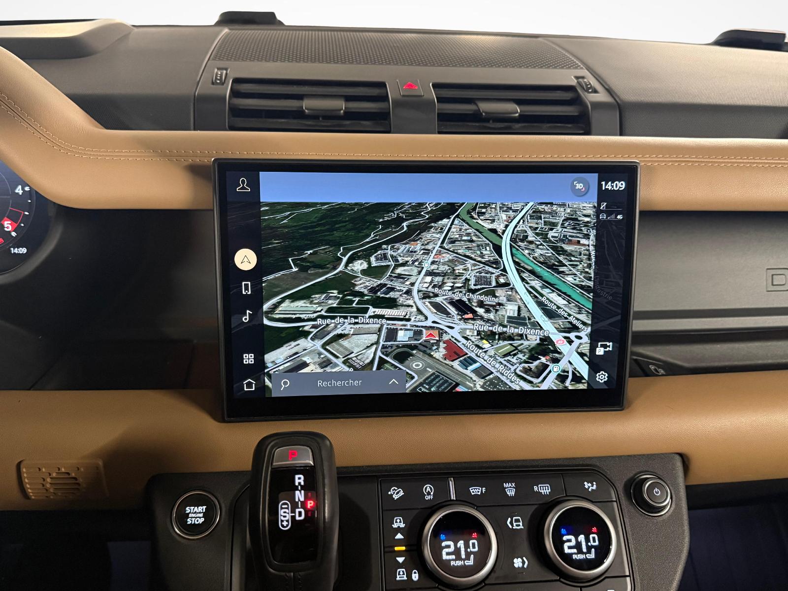 LAND ROVER Defender 90 3.0 D I6 250 X-Dynamic SE-image-16