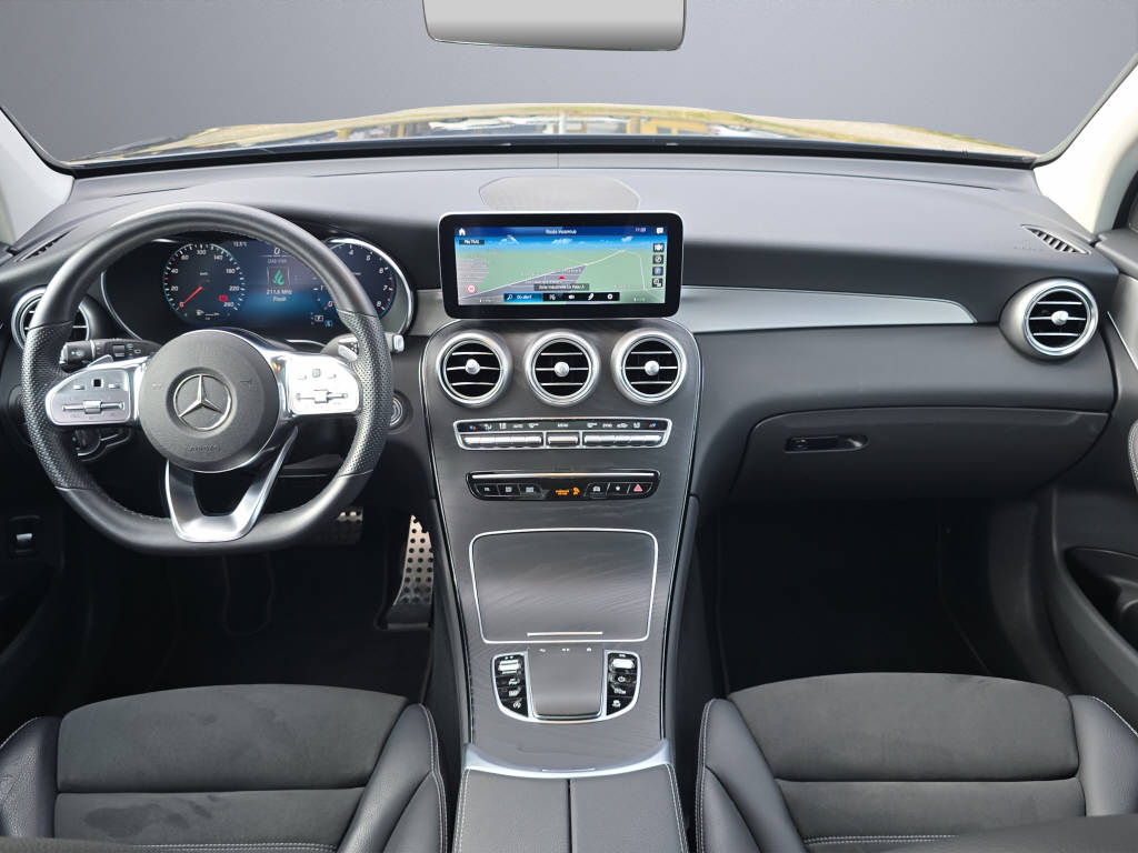 MERCEDES-BENZ GLC 200 AMG Line 4m-image-12