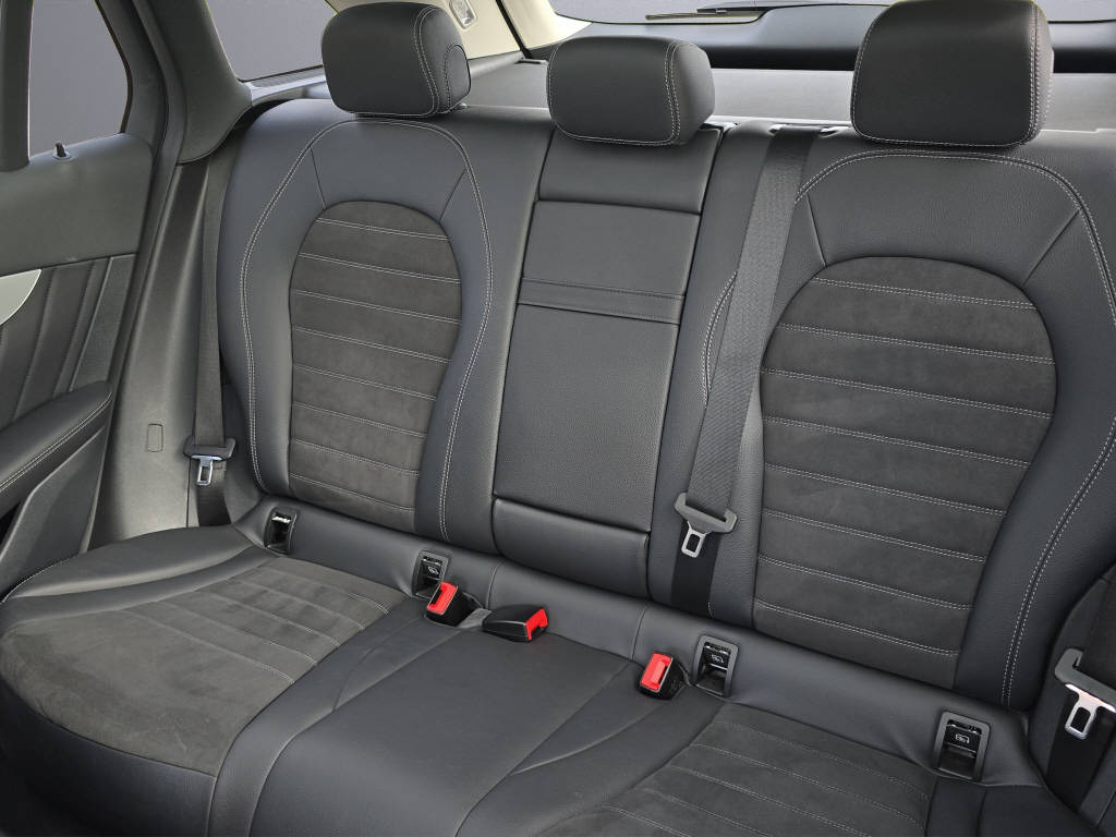 MERCEDES-BENZ GLC 200 AMG Line 4m-image-10
