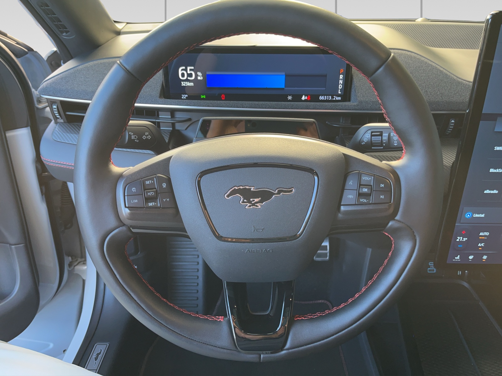 FORD Mustang MACH-E AWD 91 kWh-image-9
