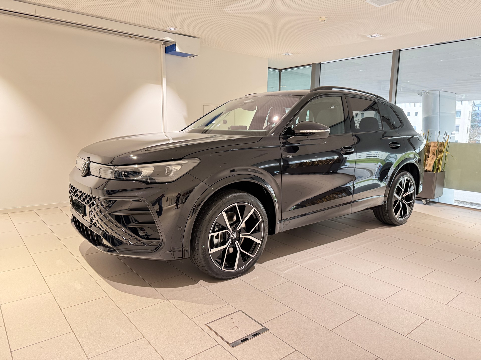 VW Tiguan 2.0 TSI United DSG 4Motion-image-0