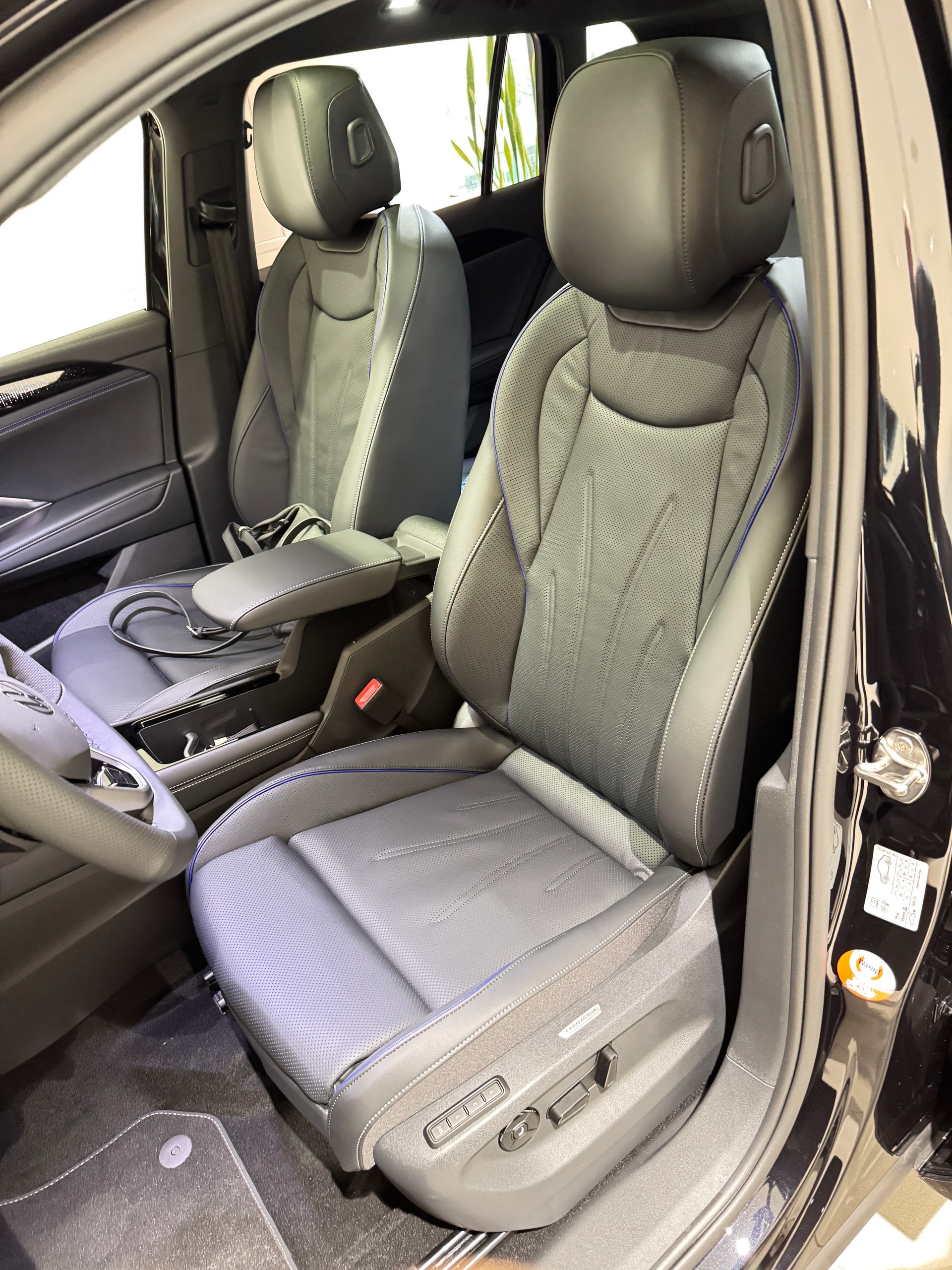 VW Tiguan 2.0 TSI United DSG 4Motion-image-3