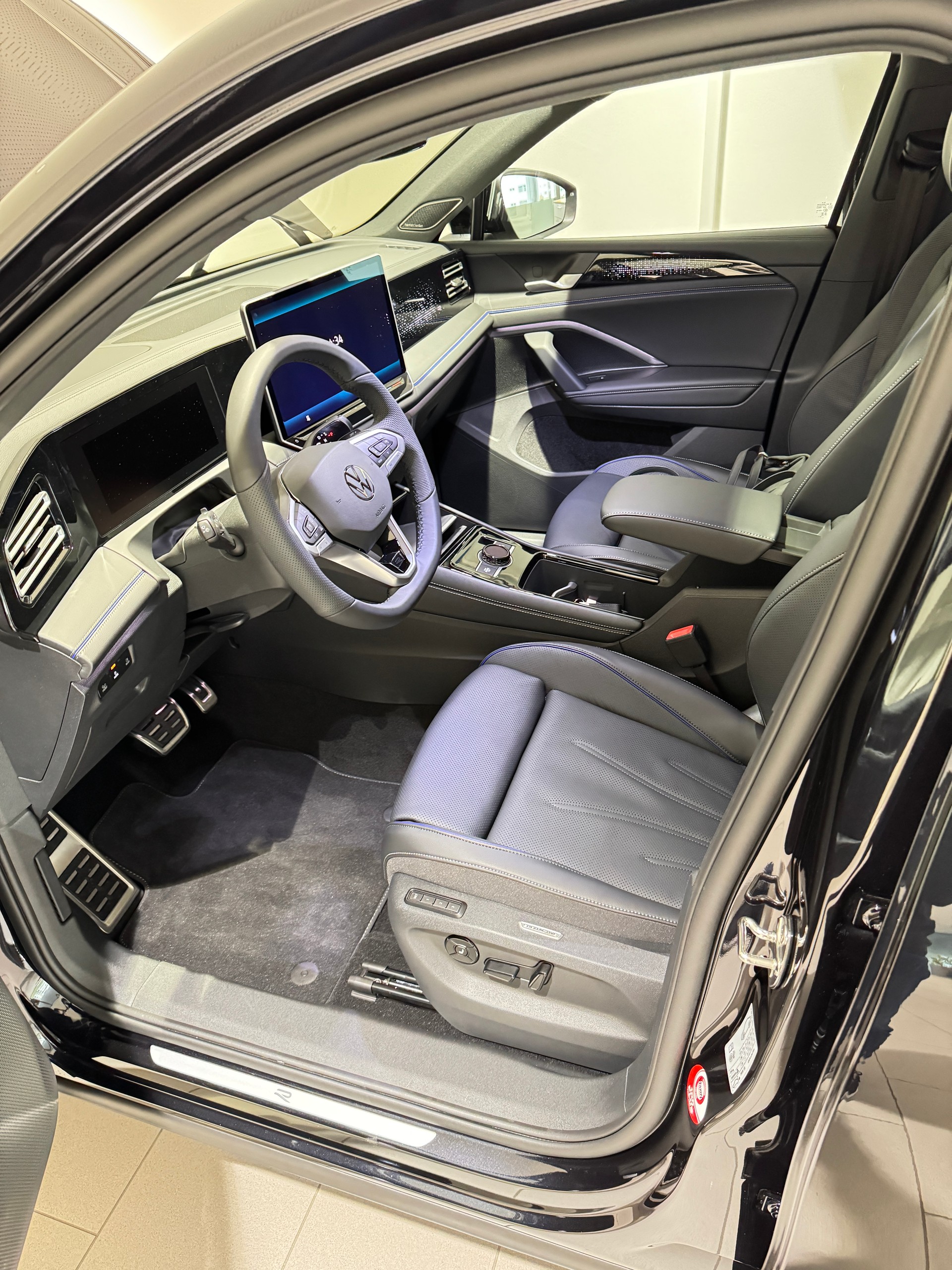 VW Tiguan 2.0 TSI United DSG 4Motion-image-2