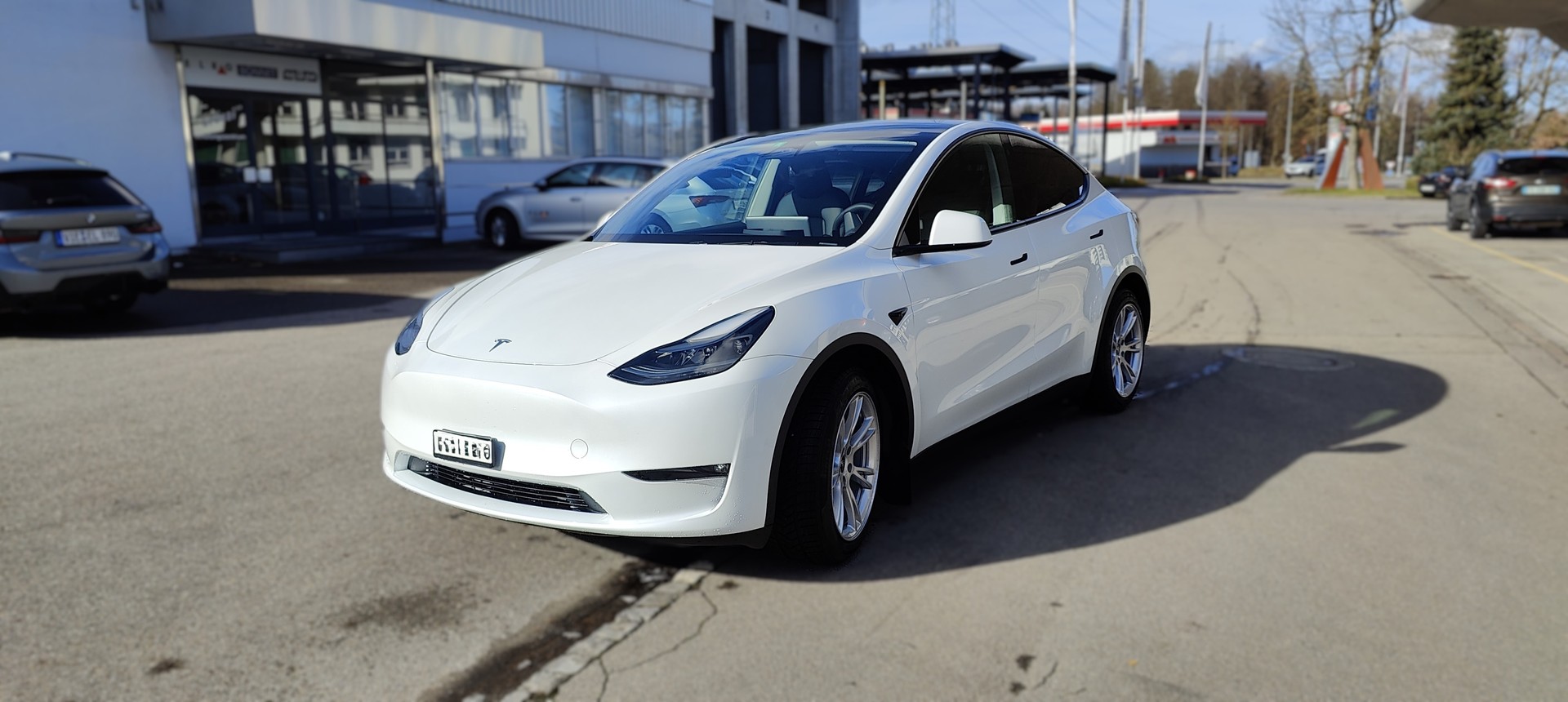 TESLA Model Y Long Range-image-0
